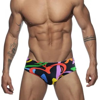 Naujos vyriškos grafiti spalvų linijos mėgsta plaukimo lagaminus Europos Amerikos mados tendencijos paplūdimio banglenčių bikiniai Maudymosi kostiumėliai su stūmimo padu